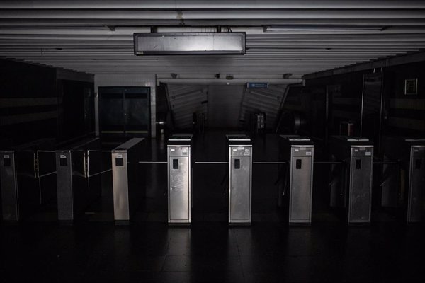 Metro de Madrid recomienda usar el transporte en superficie mientras trabaja en restablecer el servicio
