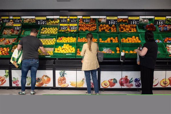Mercadona, El Corte Inglés y Dia abren con