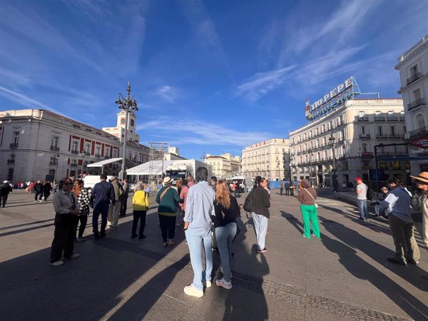 El centro de Madrid recupera la normalidad con la apertura de comercios y turistas que vuelven