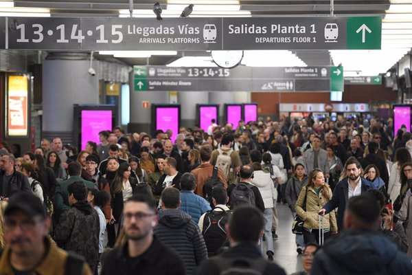 Renfe mantiene suprimidas las conexiones ferroviarias de Madrid con Badajoz, Cádiz, Galicia y Salamanca