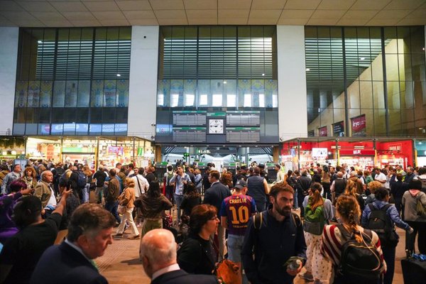 Auxiliadas 700 personas atrapadas en tres trenes en Villanueva de Córdoba y otras 50 en Cortes (Málaga)
