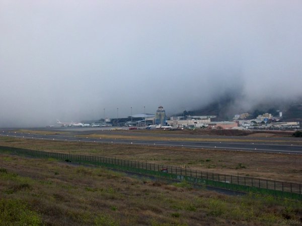 Un vuelo desviado al sur y algunos retrasos en Tenerife Norte por niebla