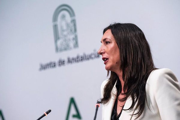 Consejera andaluza relata su experiencia en un tren parado: