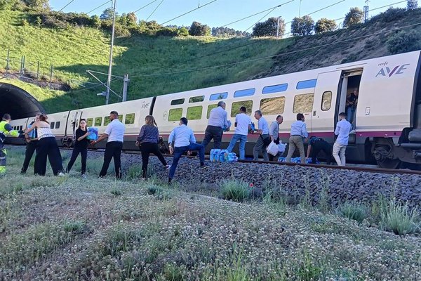 Vecinos de Brazatortas (Ciudad Real) abrieron sus casas a pasajeros de trenes parados