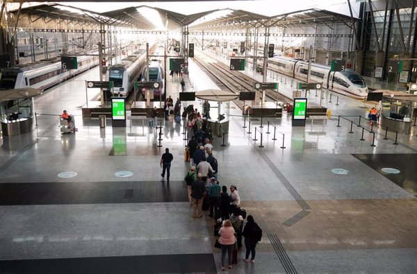 Más de 13.000 viajeros de tren han sido reubicados ya en nuevos servicios