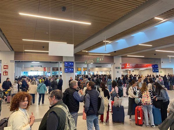 Estación de Charmartín vuelve poco a poco a la normalidad con reubicabión de pasajeros, excepto a Galicia
