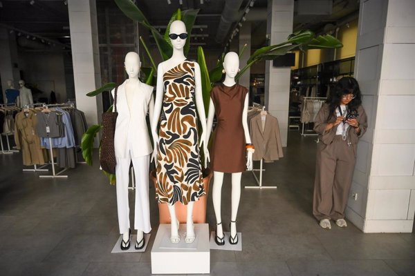 Las tiendas de moda reanudan su operativa, según ARTE, patronal de Inditex, Mango y Primark