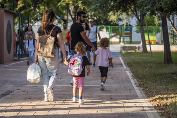 Galicia espera que el Gobierno autorice la desescalada y cifra en menos del 3% el alumnado que acudió a centros