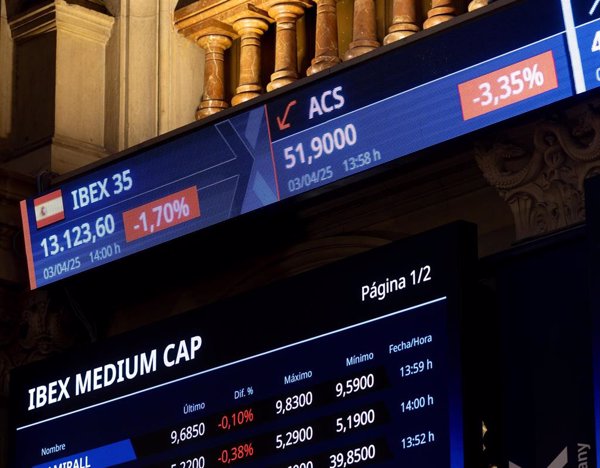 El Ibex 35 cae un 1,40% en la media sesión lastrado por la banca, con Caixa y Santander dejándose un 5%