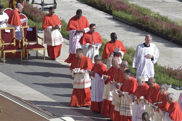 Los cardenales reunidos en Roma aprecian el
