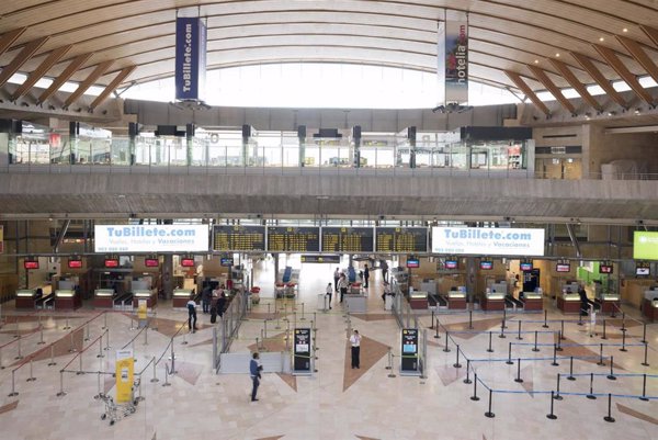 Más de 70 alumnos de Málaga de viaje de estudios en Tenerife, obligados a retrasar la vuelta debido al apagón