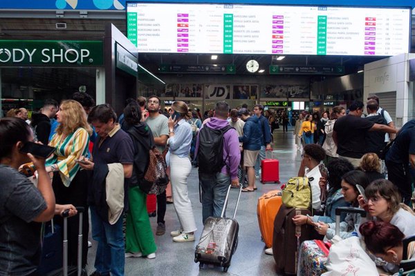 Un total de 48.638 pasajeros de Renfe se vieron afectados por el apagón, de los que 26.000 fueron reubicados