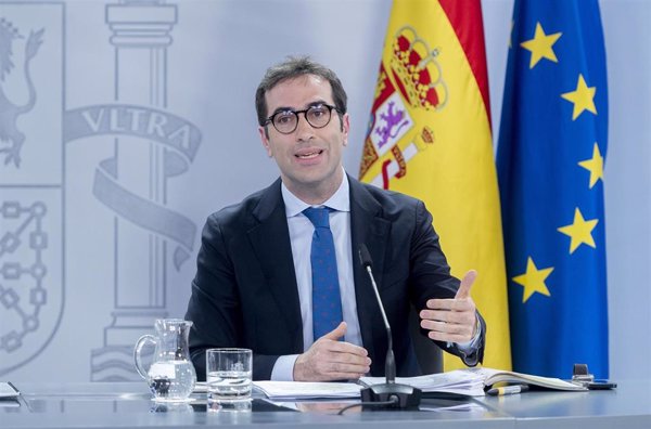 El Gobierno mantiene sus previsiones de PIB en el 2,6% en 2025 y en el 2,2% en 2026, pese a aranceles y apagón