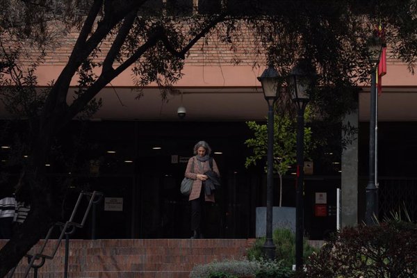 Más de 40.000 docentes catalanes responderán una encuesta sobre regular los móviles en la ESO