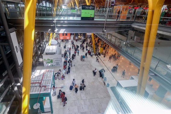 Los aeropuertos españoles operan 6.187 vuelos en el Día del Trabajador, festivo nacional