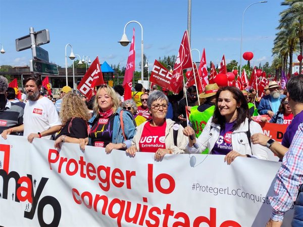 Más de medio millar de personas claman en Mérida contra las