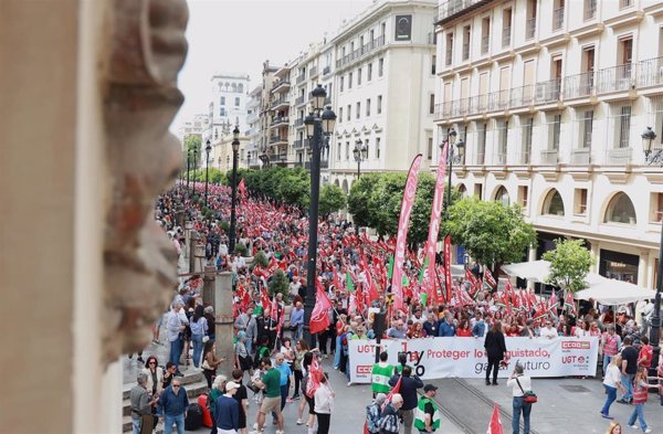 Miles de personas se manifiestan en la calle en Andalucía por