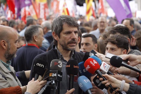 Urtasun pide una red 100% pública y defiende las renovables frente a la energía nuclear