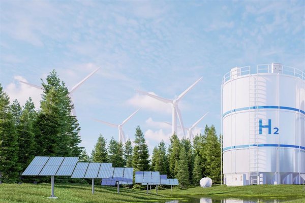 Un grupo de investigadores trabaja en un reactor que transporta energía renovable mediante moléculas orgánicas