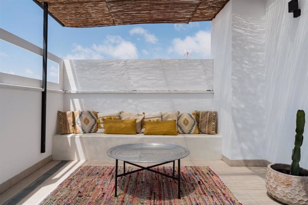 Airbnb rebaja un 42% su beneficio hasta marzo tras lograr en 2024 