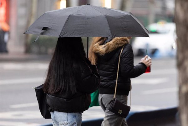 Tormentas y lluvias pondrán este sábado en aviso a nueve CCAA, sin grandes cambios en las temperaturas