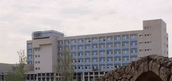Cuatro fallecidos en la colisión de dos turismos cerca de Plasencia