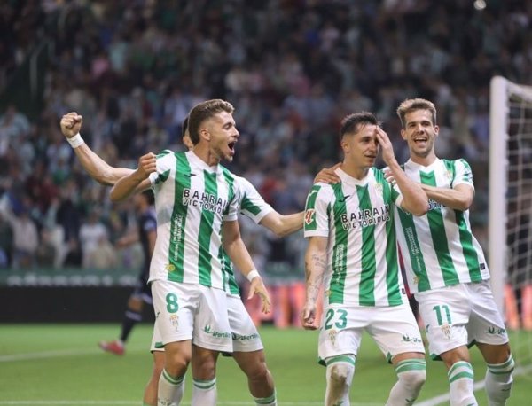 El Córdoba se apunta a la traca de la promoción con un 4-2 al Cádiz