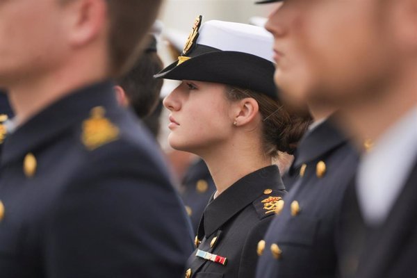 La Reina Letizia visita a la Princesa Leonor en Panamá durante la escala del Juan Sebastián Elcano