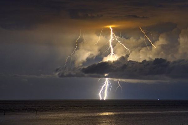 Galicia registra más de 600 rayos en una nueva jornada de tormentas
