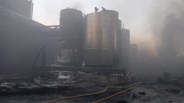 Bomberos de Álava trabajarán todo el día en la Empresa Euroresin de Oion afectada por un incendio