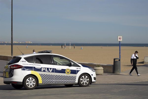 Detenidos cuatro hombres por agresión sexual en grupo a una mujer en la playa de la Malva-rosa