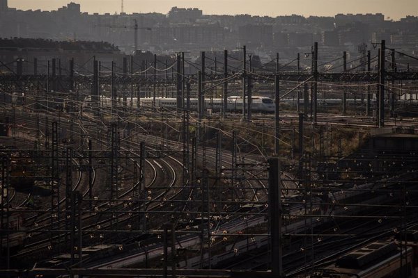 Transportes estudia la viabilidad de cuatro paradas de Cercanías en Almussafes, Elche, Seseña y Fuencarral