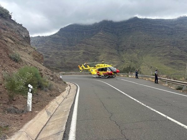 Heridos graves los dos ocupantes de una moto tras chocar con un turismo en Mogán (Gran Canaria)