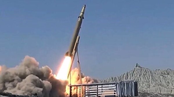 Irán presenta un nuevo misil balístico con 1.200 kilómetros de alcance