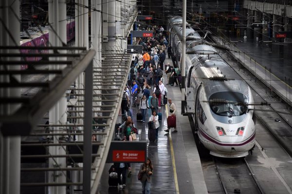 Más de 6.300 viajeros afectados en 21 trenes de la línea Madrid-Sevilla por un robo de cable en Toledo