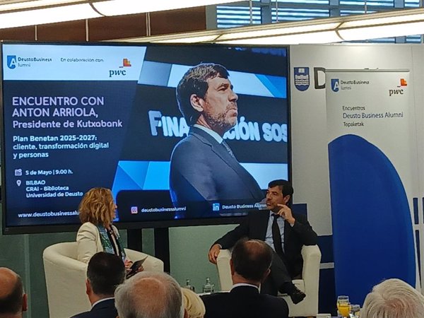 Kutxabank no ve fusionarse o comprar otra entidad de tamaño similar en un momento 