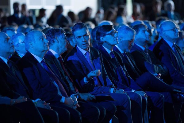 Sánchez defiende que el Gobierno está 