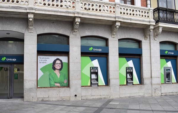 Unicaja facilita a sus clientes financiación para el pago de la Renta y anticipos de la devolución