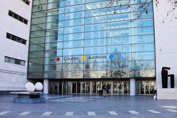 Los cuatro detenidos por una presunta agresión sexual grupal a un joven en Valencia quedan en libertad