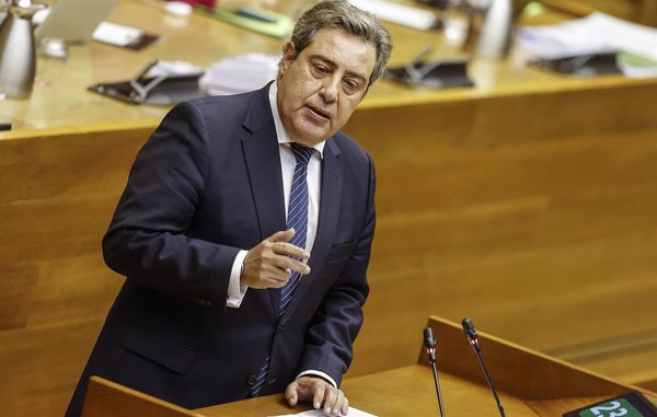 Vox insiste en que recortes a la Llengua y sindicatos en Valencia están negociados con el PP, que no concreta su postura