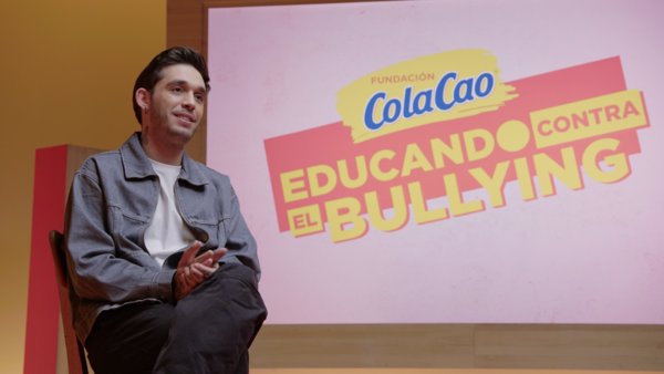 El actor Víctor Elías relata que fue víctima de bullying: