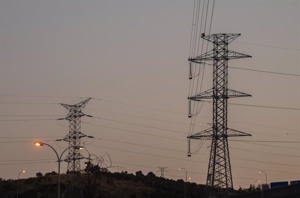 El mercado mayorista eléctrico sumará este martes nueve horas a precios negativos
