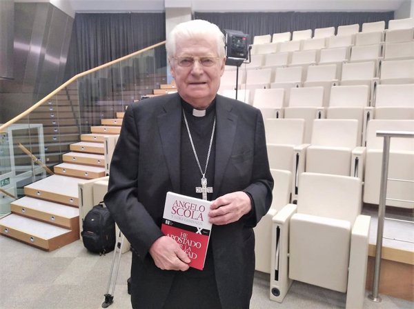 Scola, arzobispo emérito de Milán, no elector, amigo de Benedicto XVI y segundo en el Cónclave de 2013