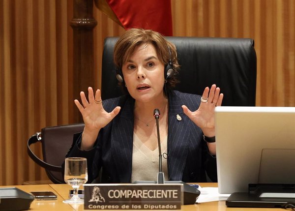 Sáenz de Santamaría se desvincula en el Congreso del espionaje a Artur Mas con el programa israelí 'Pegasus'