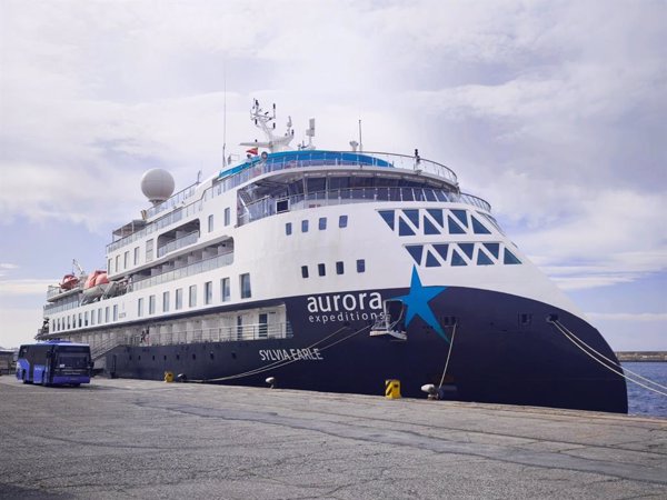 Llega al puerto de Motril (Granada) el crucero de expedición Sylvia Earle