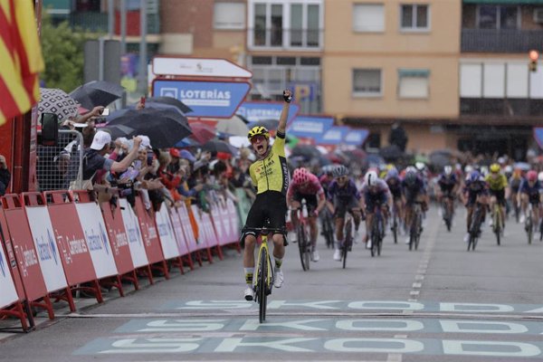 Marianne Vos se luce en la lluvia para lograr su triplete en La Vuelta Femenina by Carrefour.es