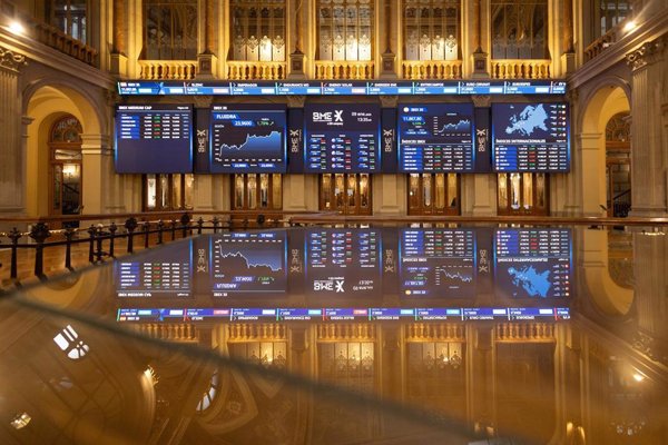 El Ibex 35 sube un 0,5% y conquista los 13.500 puntos, máximos desde mayo de 2008