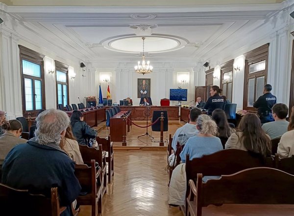 Piden prisión permanente para la acusada de golpear a una anciana y causarle la muerte al inyectarle insulina