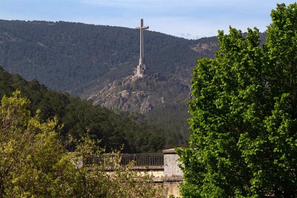 Abogados Cristianos recoge 32.000 firmas para pedir a Ayuso que declare Bien de Interés Cultural el Valle de Cuelgamuros