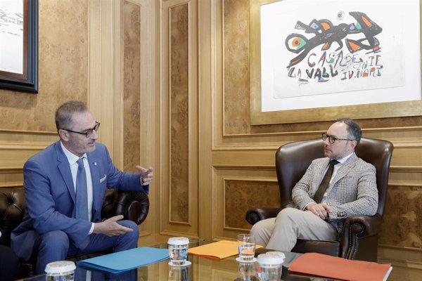 El nuevo embajador de Francia en Andorra entrega las 